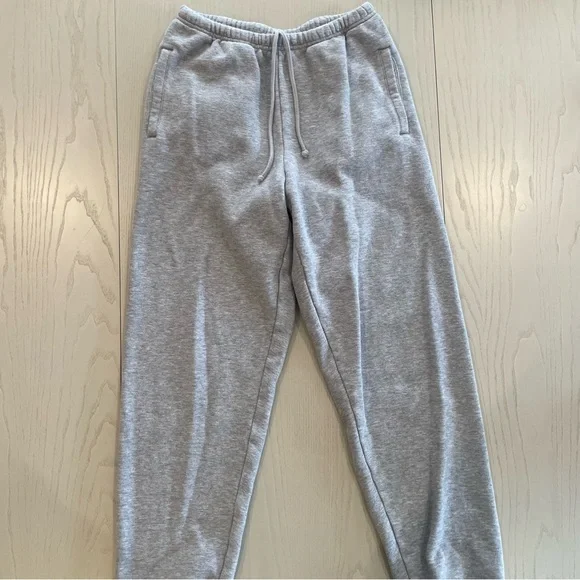 Skims Cotton Fleece Classic Jogger Sweatpants (Heather Grey) - Size S - Picture 3 of 8